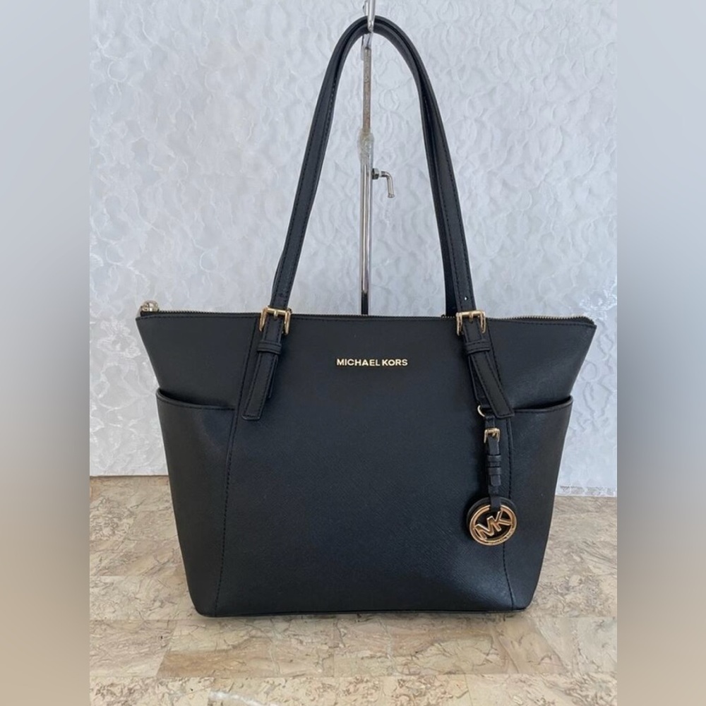 MICHAEL KORS Voyager black crossgrain tote shoulder bag - EUC